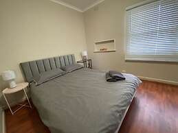 Mitcham train station  2 bedrooms unit