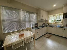 Mitcham train station  2 bedrooms unit