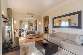 Villa Bougainvillea