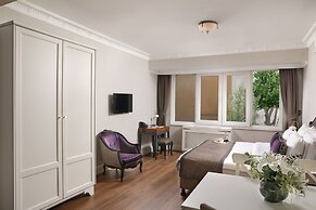 Meroddi Galata Flats