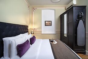 Meroddi Galata Flats