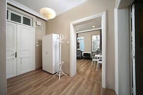 Meroddi Galata Flats