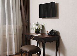 Meroddi Galata Flats