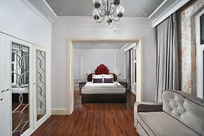 Meroddi Galata Flats