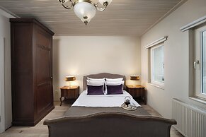 Meroddi Galata Flats