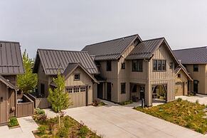 Stone 5 Bedroom Home by Redawning