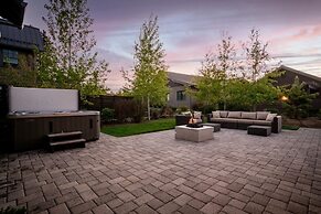 Stone 5 Bedroom Home by Redawning