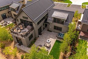 Stone 5 Bedroom Home by Redawning