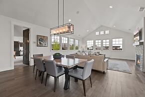 Stone 5 Bedroom Home by Redawning