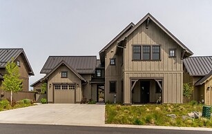 Stone 5 Bedroom Home by Redawning