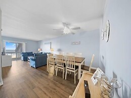 Ocean Vibes 4 Bedroom Home by RedAwning