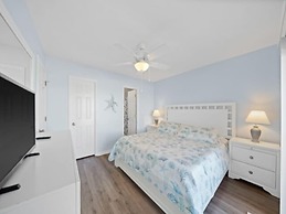 Ocean Vibes 4 Bedroom Home by RedAwning