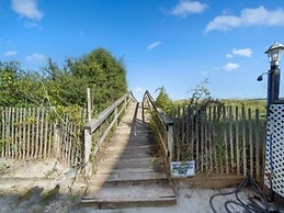 Ocean Vibes 4 Bedroom Home by RedAwning