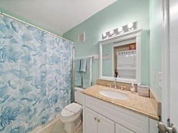 Ocean Vibes 4 Bedroom Home by RedAwning