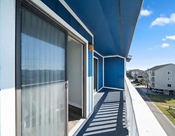 Ocean Vibes 4 Bedroom Home by RedAwning