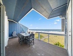 Ocean Vibes 4 Bedroom Home by RedAwning