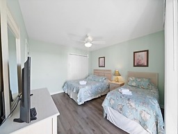 Ocean Vibes 4 Bedroom Home by RedAwning