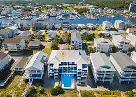 Ocean Vibes 4 Bedroom Home by RedAwning