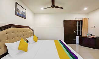 Itsy Hotels Regalia Grand, 500 Mtrs From Madikeri Fort