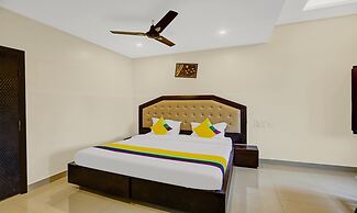 Itsy Hotels Regalia Grand, 500 Mtrs From Madikeri Fort