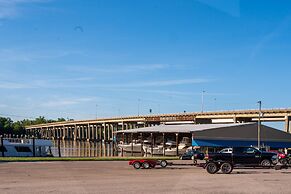 Riverside Inn and Suites