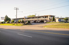 Riverside Inn and Suites