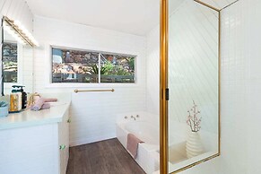 Scotland Island Retreat Water Edge