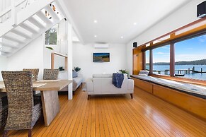 Scotland Island Retreat Water Edge