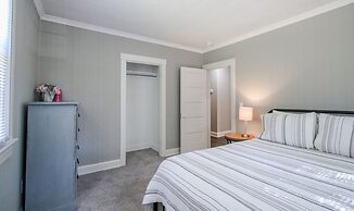 Historic Cottage for 6 Porch swing Pets