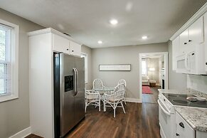 Historic Cottage for 6 Porch swing Pets