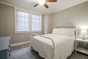 Historic Cottage for 6 Porch swing Pets