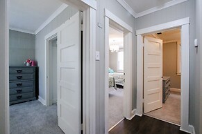 Historic Cottage for 6 Porch swing Pets