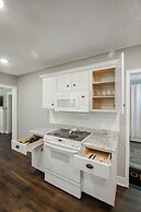 Historic Cottage for 6 Porch swing Pets