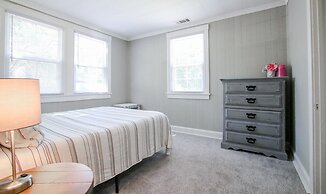 Historic Cottage for 6 Porch swing Pets