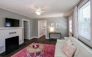 Historic Cottage for 6 Porch swing Pets