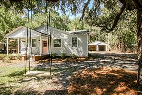 Historic Cottage for 6 Porch swing Pets