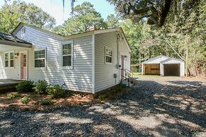 Historic Cottage for 6 Porch swing Pets