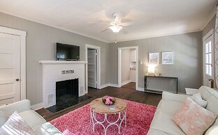 Historic Cottage for 6 Porch swing Pets