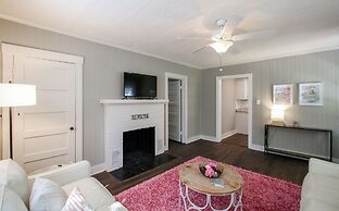 Historic Cottage for 6 Porch swing Pets