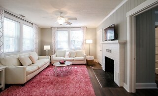 Historic Cottage for 6 Porch swing Pets