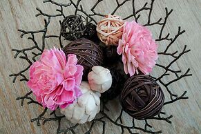 Historic Cottage for 6 Porch swing Pets