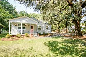 Historic Cottage for 6 Porch swing Pets