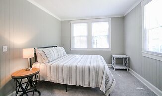 Historic Cottage for 6 Porch swing Pets