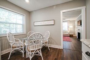 Historic Cottage for 6 Porch swing Pets