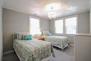 Historic Cottage for 6 Porch swing Pets