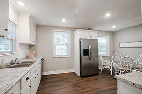 Historic Cottage for 6 Porch swing Pets