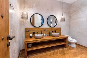 Villa Wolfe by Villa Finder