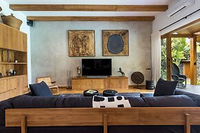 Villa Wolfe by Villa Finder