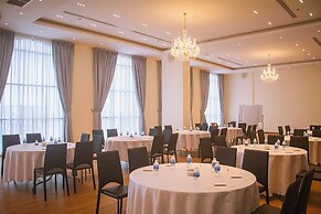 Sea Breeze Hotel & Villa