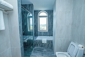 Sea Breeze Hotel & Villa